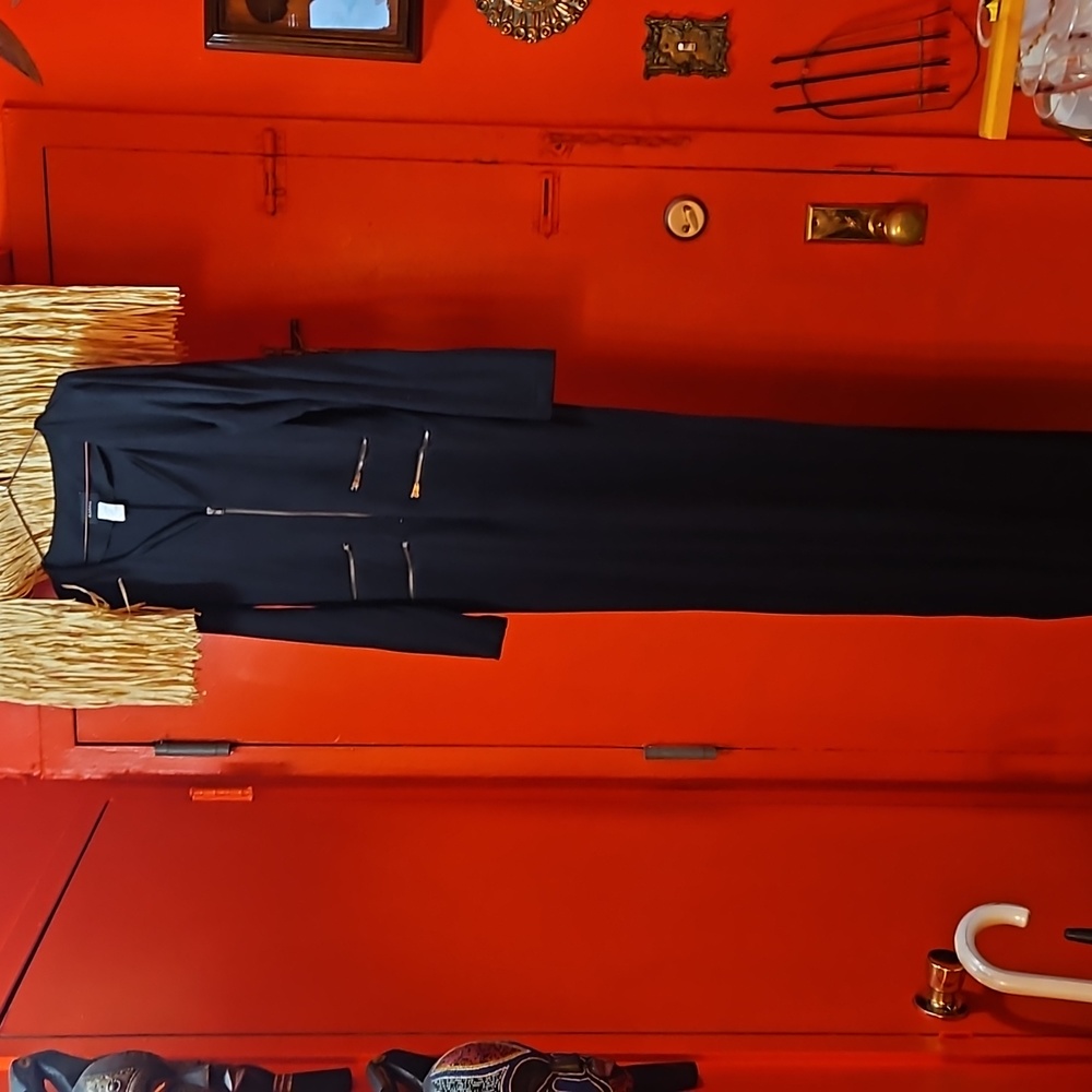 Thus isca black jumpsuit it New it has zipper
